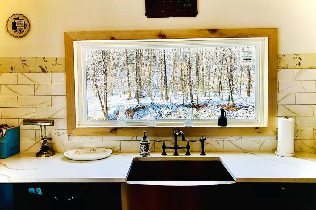 Charming 120-Year-Old Farmhouse By The Creek. Starlight Exterior photo