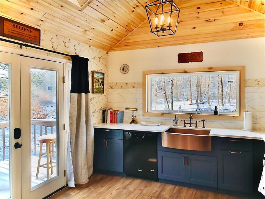 Charming 120-Year-Old Farmhouse By The Creek. Starlight Exterior photo