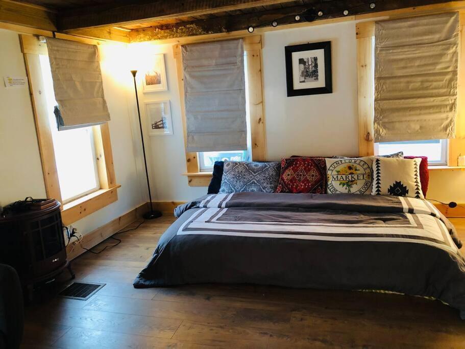 Charming 120-Year-Old Farmhouse By The Creek. Starlight Exterior photo